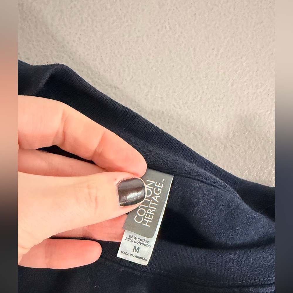 Love that crewneck - Picture 8 of 8
